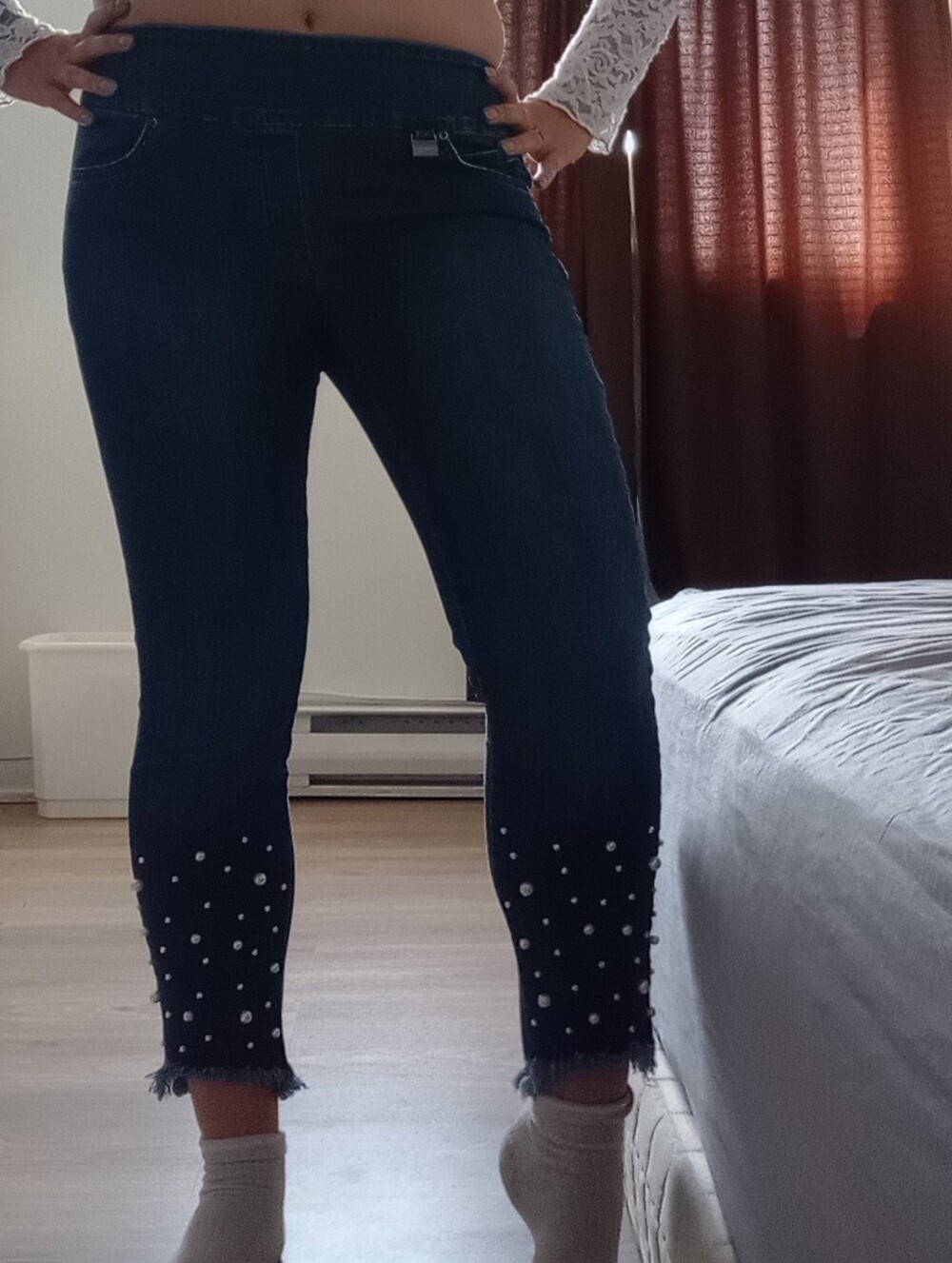 Pearl-Embellished Dark Blue Cropped Jeans for Women (Betty Denim Model)